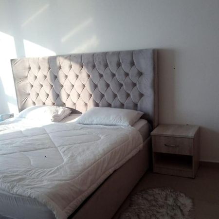 Elegant Sea View Bedroom With Shared Balcony And Wc, Spacious And Serene Retreat - Room Inside Apartment Ajman Bagian luar foto